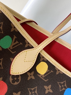 काला LV X Yayoi Kusama Louis Vuitton नेवरफुल MM मोनोग्राम बैग मल्टीकलर