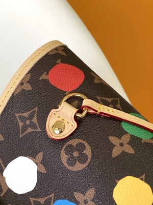 काला LV X Yayoi Kusama Louis Vuitton नेवरफुल MM मोनोग्राम बैग मल्टीकलर