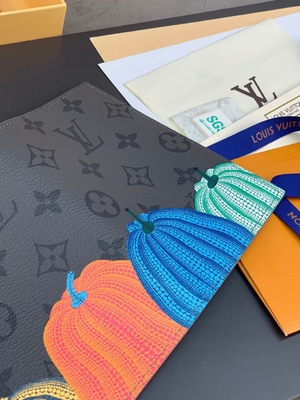 लुई Vuitton LV X YK मिनी डिज़ाइनर पर्स पॉकेट ऑर्गनाइज़र ब्लैक कद्दू प्रिंट